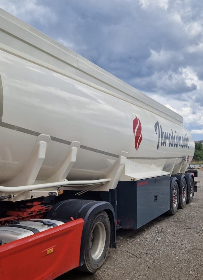 Schwarzmüller ADR, Diesel/Benzin Treibstoff, oben/unten, 3Kamm - Semirremolque cisterna: foto 4 Schwarzmüller ADR, Diesel/Benzin Treibstoff, oben/unten, 3Kamm - Semirremolque cisterna: foto 4