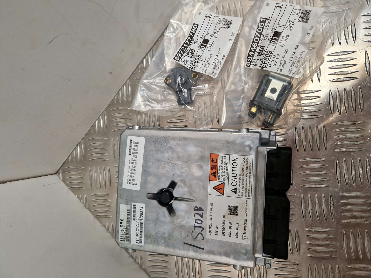 ISUZU ECU 4HK1 XYSJ02B 24V H725324 - Motor y piezas para Maquinaria de construcción: foto 1 ISUZU ECU 4HK1 XYSJ02B 24V H725324 - Motor y piezas para Maquinaria de construcción: foto 1