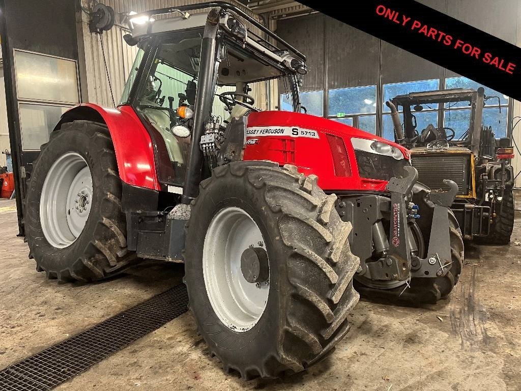 Massey Ferguson 5713 Dismantled: only spare parts - Tractor: foto 1 Massey Ferguson 5713 Dismantled: only spare parts - Tractor: foto 1