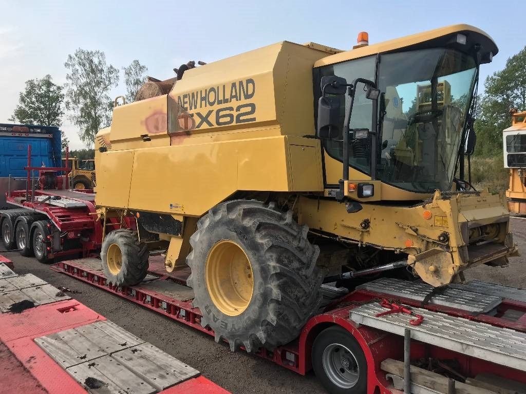 New Holland TX 62 Dismantled for spare parts - Cosechadora de granos: foto 1 New Holland TX 62 Dismantled for spare parts - Cosechadora de granos: foto 1