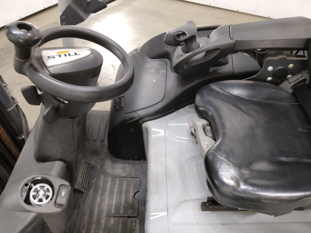 STILL RX60-25/600 - Carretilla elevadora eléctrica: foto 3 STILL RX60-25/600 - Carretilla elevadora eléctrica: foto 3
