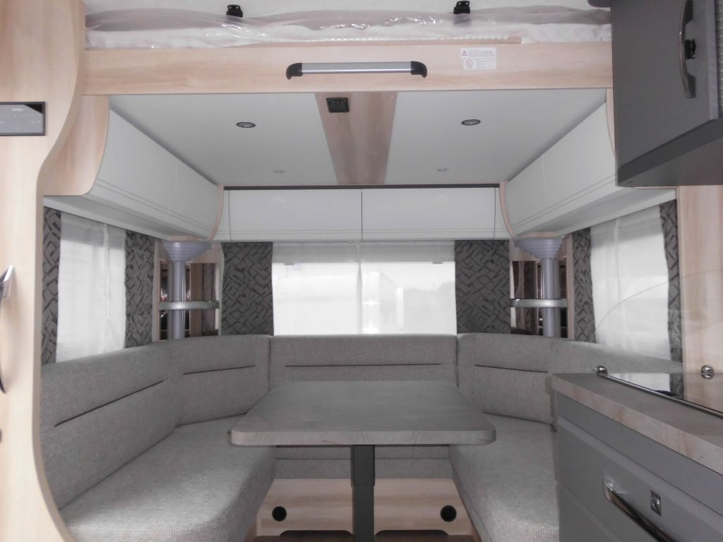 Hobby De Luxe 515 UHL 2025 2000kg. AUTARK AMBIENTE Hobby De Luxe 515 UHL mit Extras, Lagerabverkauf! - Caravana: foto 1 Hobby De Luxe 515 UHL 2025 2000kg. AUTARK AMBIENTE Hobby De Luxe 515 UHL mit Extras, Lagerabverkauf! - Caravana: foto 1
