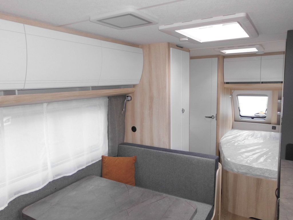 Caravana Hobby De Luxe 540 KMFe 2026 GARAGE AUTARK 1800kg.: foto 8 Caravana Hobby De Luxe 540 KMFe 2026 GARAGE AUTARK 1800kg.: foto 8