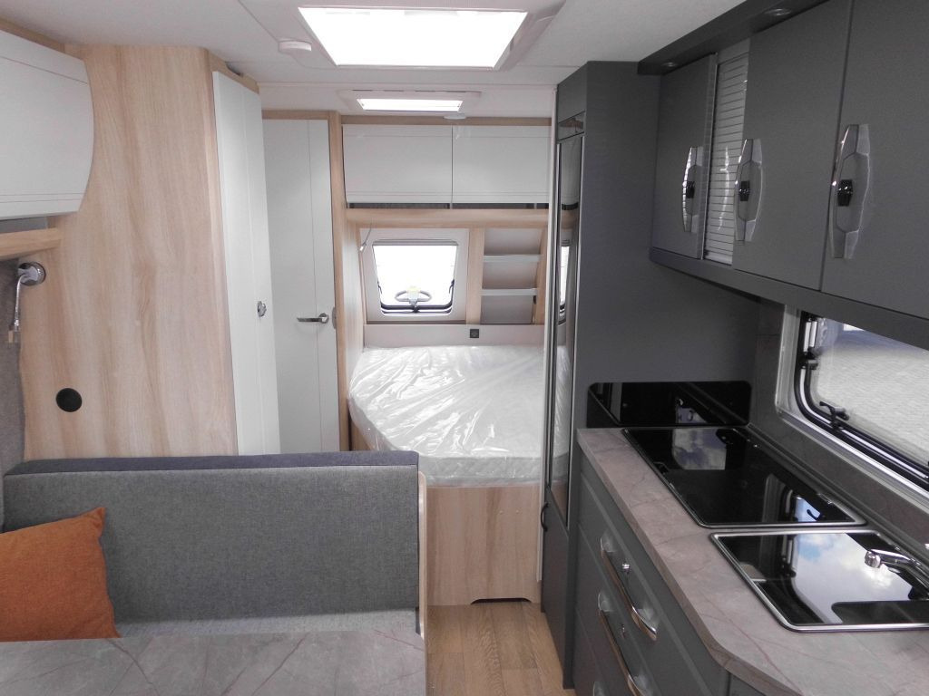 Caravana Hobby De Luxe 540 KMFe 2026 GARAGE AUTARK 1800kg.: foto 11 Caravana Hobby De Luxe 540 KMFe 2026 GARAGE AUTARK 1800kg.: foto 11