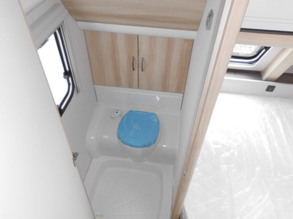 Caravana Hobby De Luxe 540 KMFe 2026 GARAGE AUTARK 1800kg.: foto 15 Caravana Hobby De Luxe 540 KMFe 2026 GARAGE AUTARK 1800kg.: foto 15