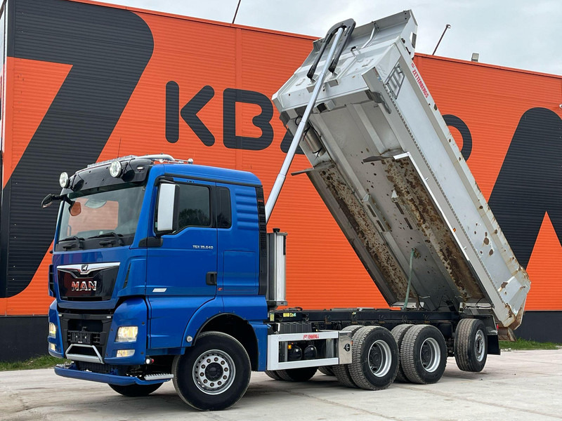 MAN TGX 35.640 8x4*4 INTARDER / BOX L=6010 mm - Camión volquete: foto 2 MAN TGX 35.640 8x4*4 INTARDER / BOX L=6010 mm - Camión volquete: foto 2