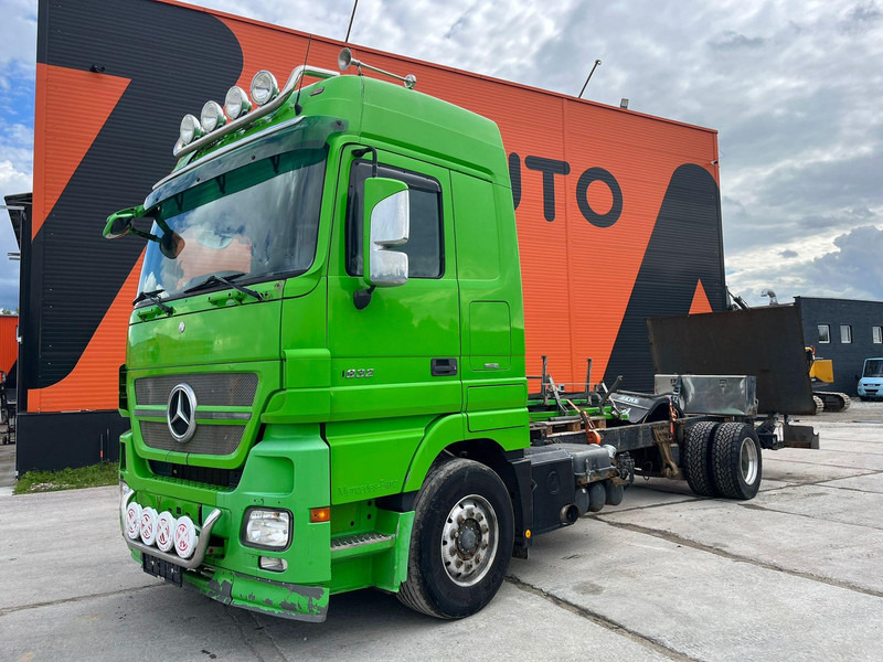 Mercedes-Benz Actros 1832 4x2 V6 ENGINE / CHASSIS L=7100 mm - Camión chasis: foto 2 Mercedes-Benz Actros 1832 4x2 V6 ENGINE / CHASSIS L=7100 mm - Camión chasis: foto 2
