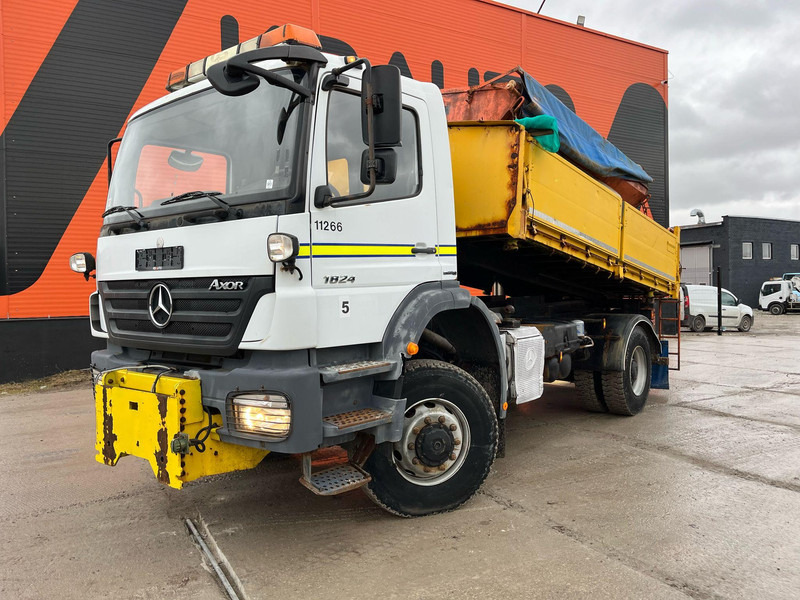 Mercedes-Benz Axor 1824 4x4 POSSIBLE TO BUY WITH SPREADER & FRONT PLOW - Camión volquete: foto 2 Mercedes-Benz Axor 1824 4x4 POSSIBLE TO BUY WITH SPREADER & FRONT PLOW - Camión volquete: foto 2