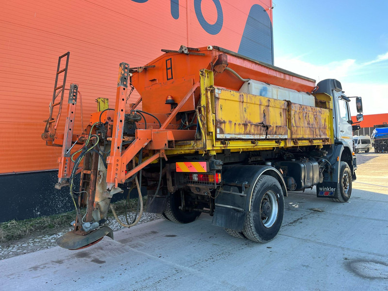 Mercedes-Benz Axor 1824 4x4 POSSIBLE TO BUY WITH SPREADER & FRONT PLOW - Camión volquete: foto 5 Mercedes-Benz Axor 1824 4x4 POSSIBLE TO BUY WITH SPREADER & FRONT PLOW - Camión volquete: foto 5