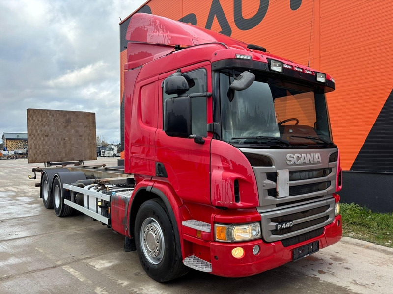 Scania P 440 6x2 RETARDER / CHASSIS L=7741 mm - Camión portacontenedore/ Intercambiable: foto 4 Scania P 440 6x2 RETARDER / CHASSIS L=7741 mm - Camión portacontenedore/ Intercambiable: foto 4