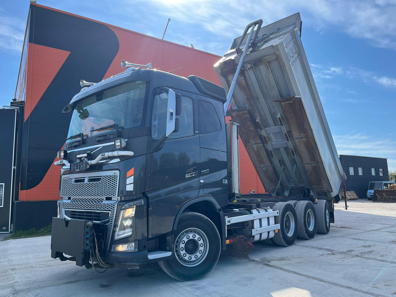 Volvo FH 750 8x4*4 UNDERBODY SCRAPER / RETARDER / BOX L=5940 mm - Camión volquete: foto 2 Volvo FH 750 8x4*4 UNDERBODY SCRAPER / RETARDER / BOX L=5940 mm - Camión volquete: foto 2