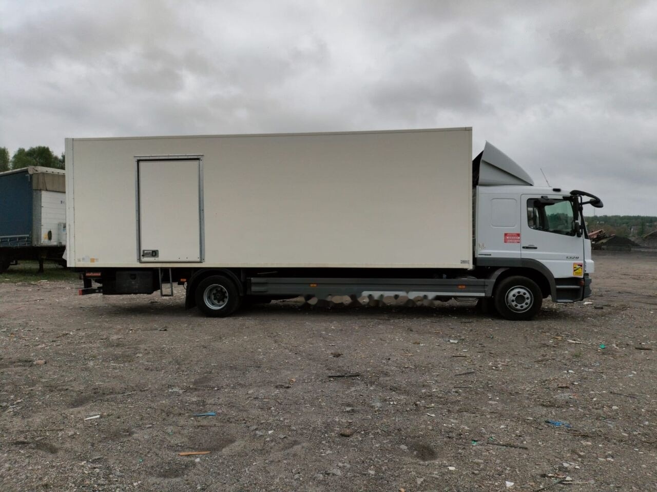 Mercedes-Benz ATEGO 1329 - Camión isotérmico: foto 3 Mercedes-Benz ATEGO 1329 - Camión isotérmico: foto 3