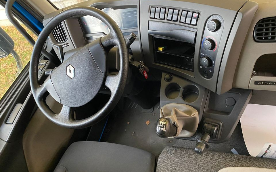 Foto del interior 2: Camión lona Renault 10.180 DXI MIDLUM MANUAL E5 BURTOFIRANA WINDA
