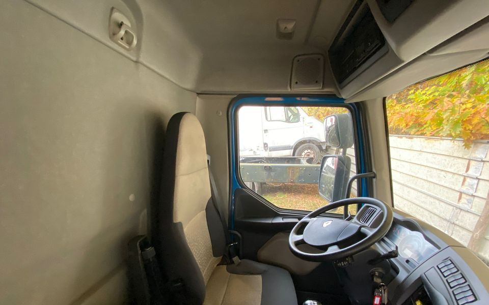 Foto del interior 1: Camión lona Renault 10.180 DXI MIDLUM MANUAL E5 BURTOFIRANA WINDA