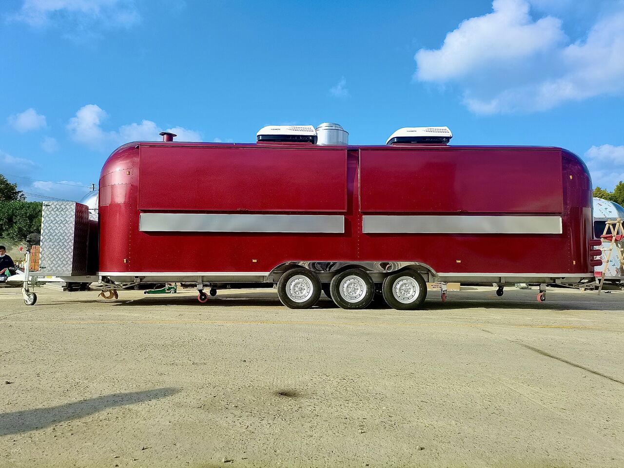 ERZODA Airstream trailer | pizza trailer | coffee trailer | food truck - Remolque venta ambulante: foto 1 ERZODA Airstream trailer | pizza trailer | coffee trailer | food truck - Remolque venta ambulante: foto 1
