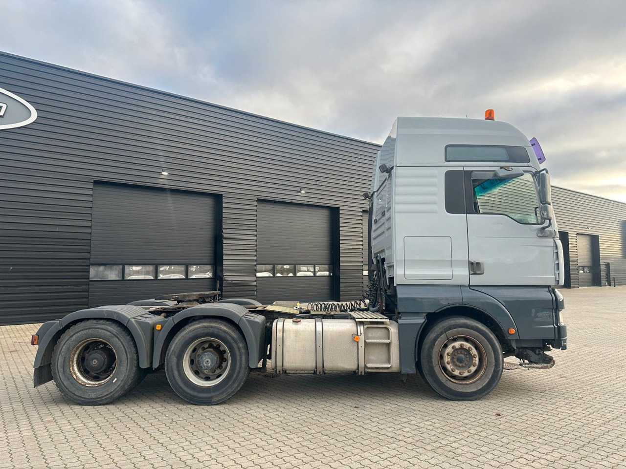 MAN TGA 26.530 6x4 / 120 T - Cabeza tractora: foto 2 MAN TGA 26.530 6x4 / 120 T - Cabeza tractora: foto 2