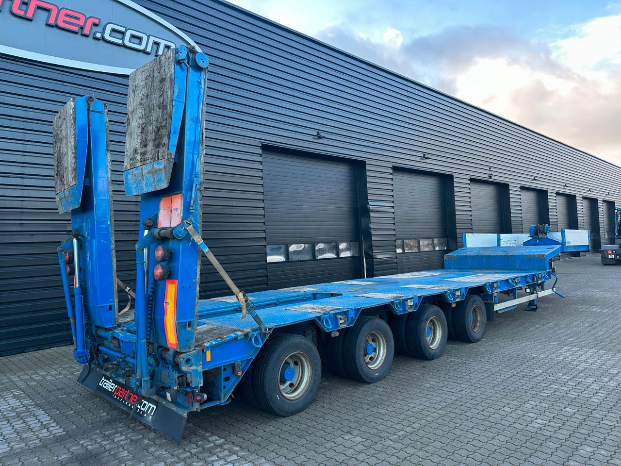 Goldhofer 4 achs tieflader / rampen / 4 x zwangsgelenkt - Semirremolque góndola rebajadas: foto 2 Goldhofer 4 achs tieflader / rampen / 4 x zwangsgelenkt - Semirremolque góndola rebajadas: foto 2