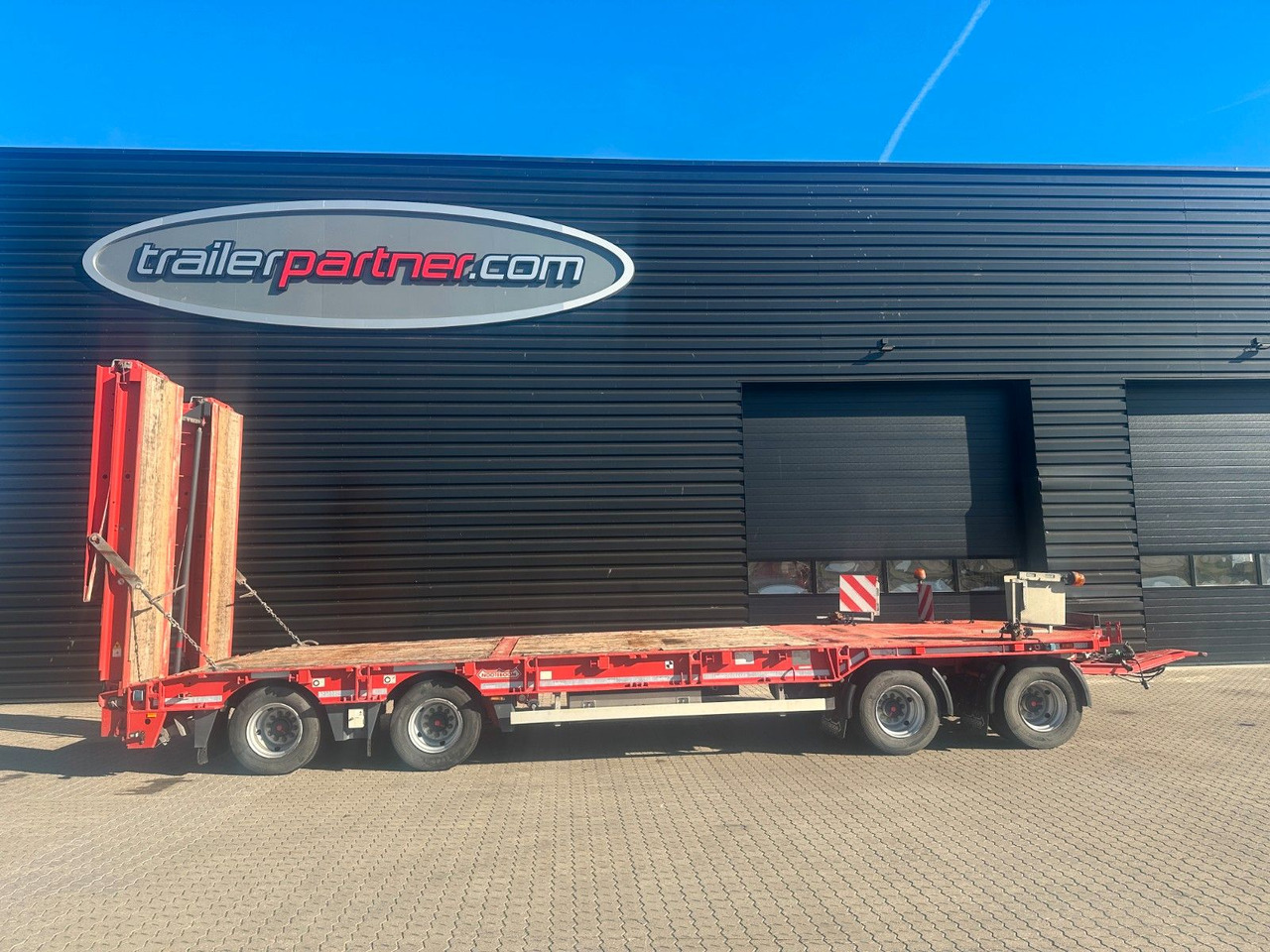 Nooteboom 4 achs anhänger / Doppelt rampen - Remolque góndola rebajadas: foto 1 Nooteboom 4 achs anhänger / Doppelt rampen - Remolque góndola rebajadas: foto 1