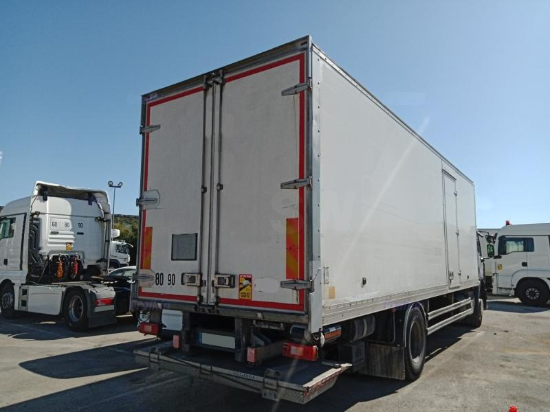 Renault D-Series 19 Wide 320 - Camión caja cerrada: foto 2 Renault D-Series 19 Wide 320 - Camión caja cerrada: foto 2