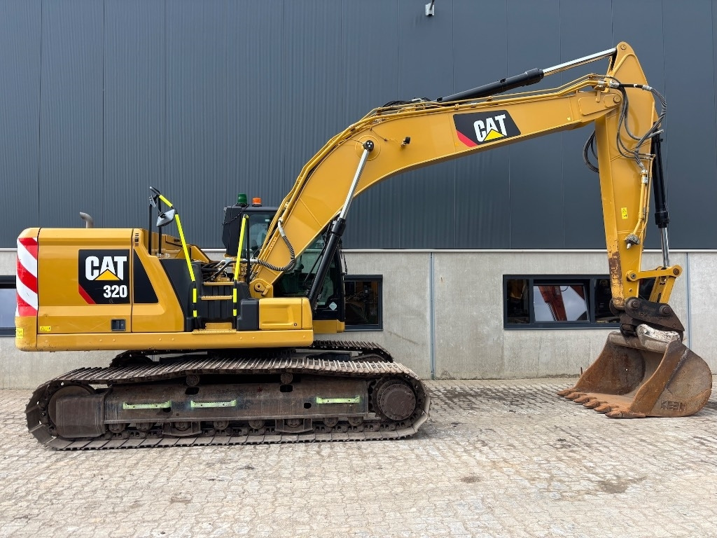 Excavadora de cadenas CAT 320 -- full options -- Made in Japan: foto 7