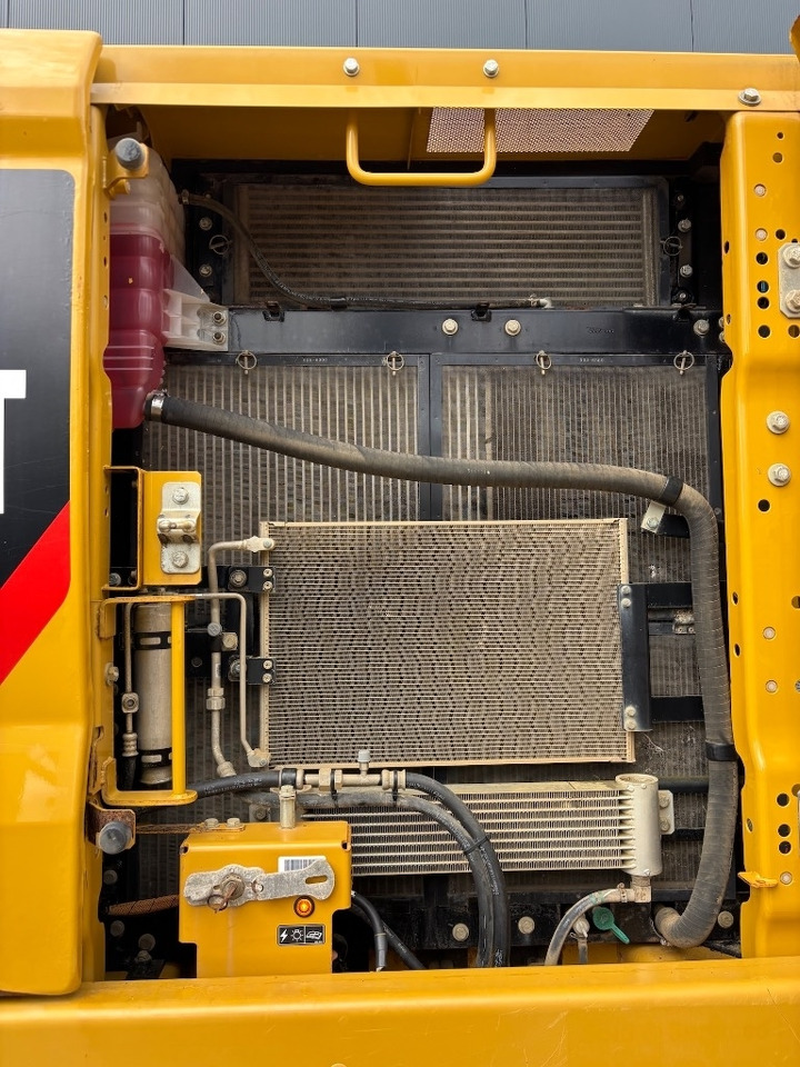 Excavadora de cadenas CAT 320 -- full options -- Made in Japan: foto 24