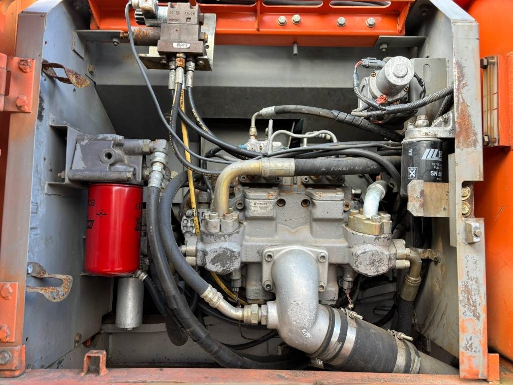 Hitachi ZX210 -- 6 cylinder isuzu -- manual engine! - Excavadora de cadenas: foto 5 Hitachi ZX210 -- 6 cylinder isuzu -- manual engine! - Excavadora de cadenas: foto 5
