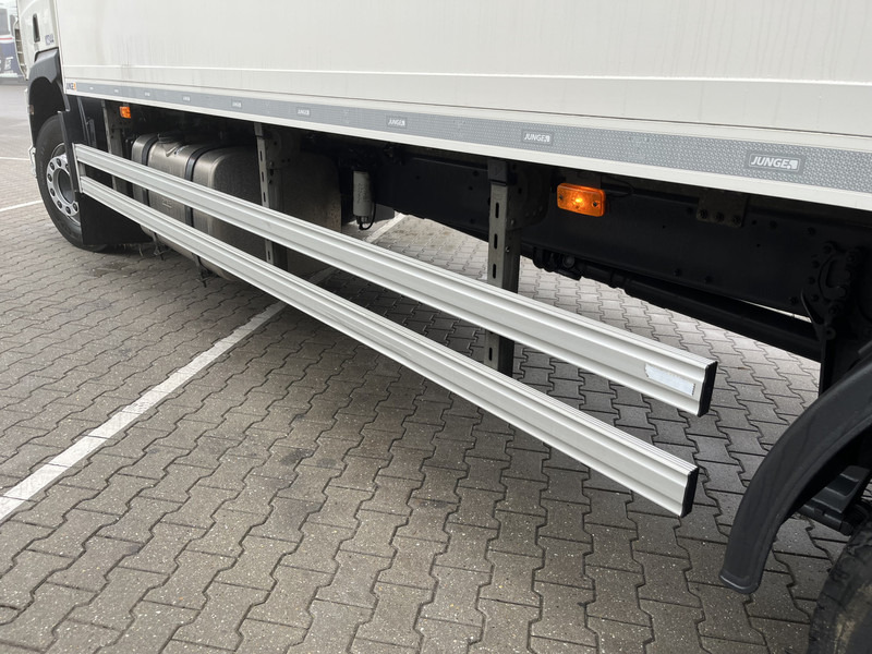 Camión caja cerrada DAF CF 260 FA / 18 Ton / 166 dkm / Box 7.5 m / Laadklep / APK 05-25: foto 18