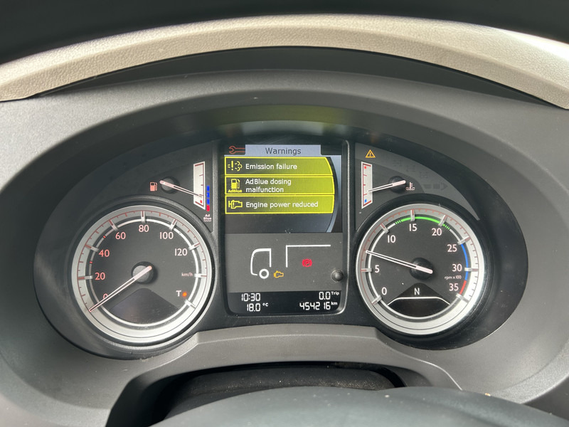 DAF LF 210 FA / 12 Ton / 454 dkm / Pritsch-Plane / LBW / APK TUV 11-25 - Camión lona: foto 4 DAF LF 210 FA / 12 Ton / 454 dkm / Pritsch-Plane / LBW / APK TUV 11-25 - Camión lona: foto 4