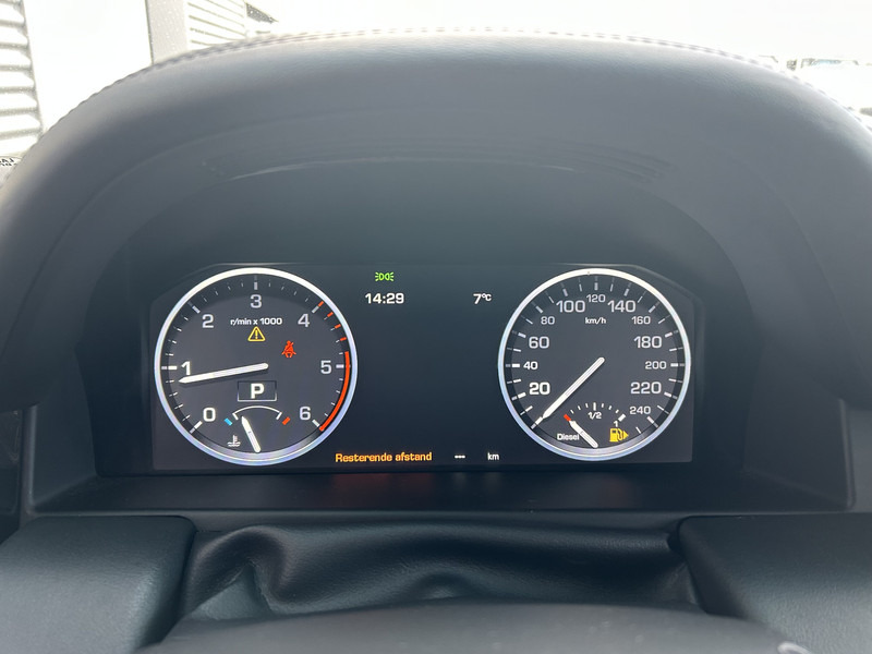 Land Rover Range Rover Vogue TD V8 / 2 Seats / Leder / APK TUV 05-26 - Furgoneta pequeña: foto 5 Land Rover Range Rover Vogue TD V8 / 2 Seats / Leder / APK TUV 05-26 - Furgoneta pequeña: foto 5