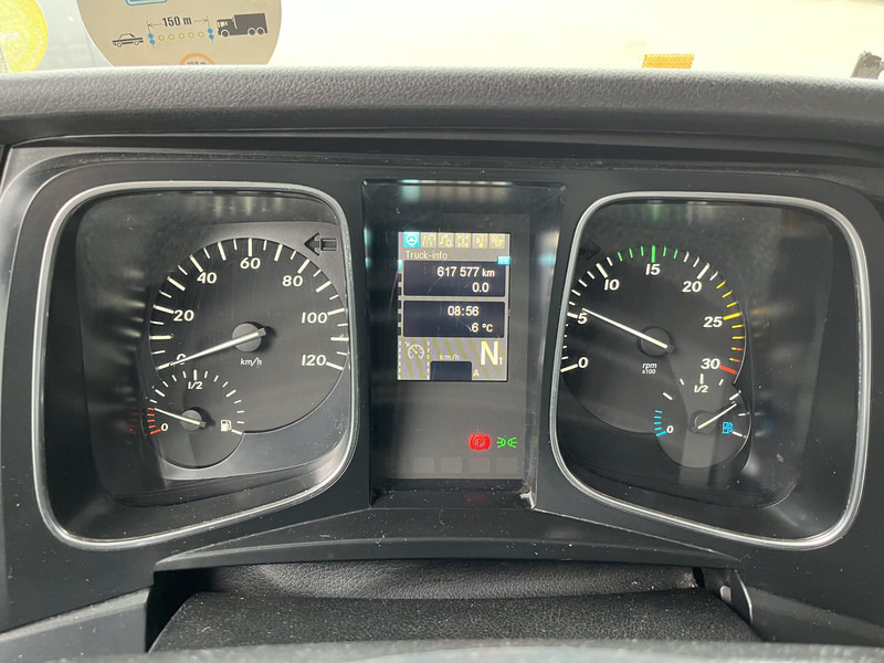 Mercedes-Benz Actros 2124 / New Tacho V2 / 617 dkm / Box / Loadlift / APK TUV 09-25 - Camión caja cerrada: foto 4 Mercedes-Benz Actros 2124 / New Tacho V2 / 617 dkm / Box / Loadlift / APK TUV 09-25 - Camión caja cerrada: foto 4