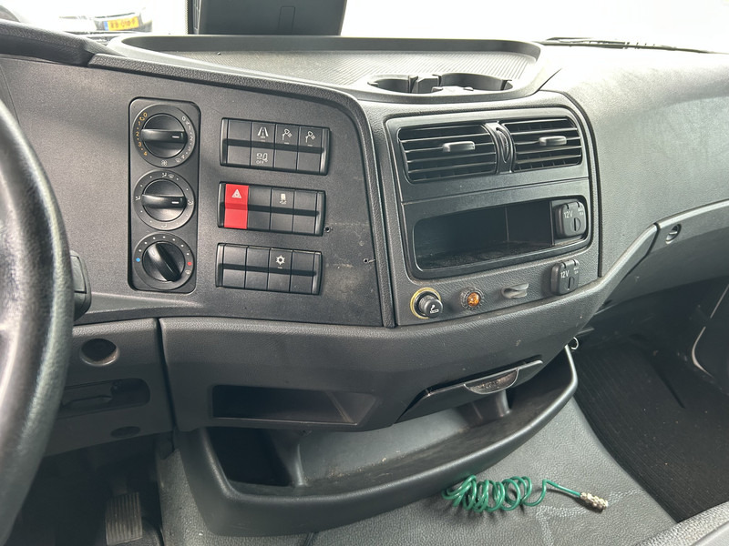 Mercedes-Benz Atego 1018 / 594 dkm / Box 6.3 mtr / Loadlift / APK TUV 04-26 - Camión caja cerrada: foto 5 Mercedes-Benz Atego 1018 / 594 dkm / Box 6.3 mtr / Loadlift / APK TUV 04-26 - Camión caja cerrada: foto 5