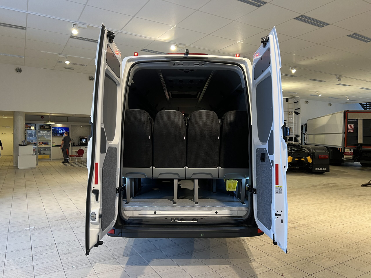 Minibús, Furgoneta de pasajeros MAN TGE 6.160 Intercity: foto 8 Minibús, Furgoneta de pasajeros MAN TGE 6.160 Intercity: foto 8