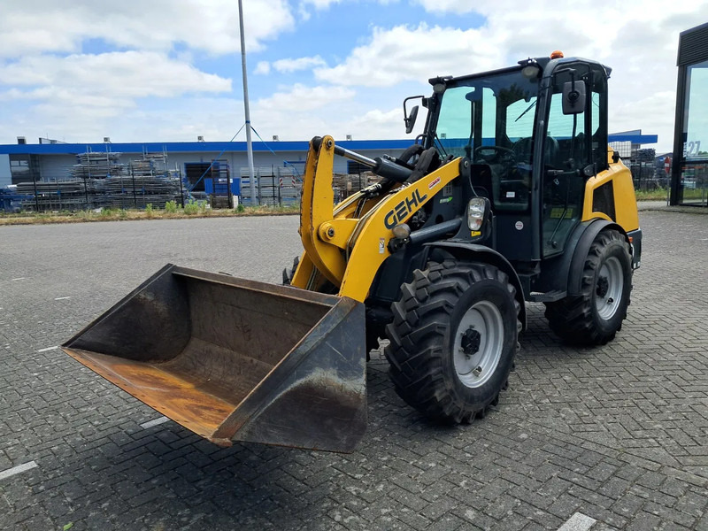 Gehl M9230 AL650 - Cargadora: foto 1 Gehl M9230 AL650 - Cargadora: foto 1