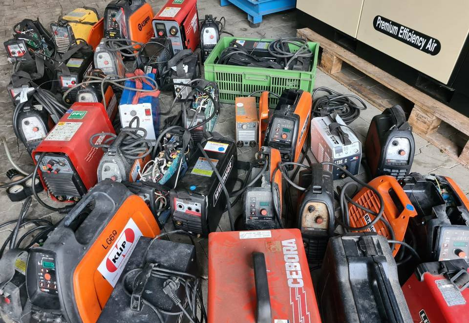 Spawarki invertorowe, używane, uszkodzone - Equipo de soldadura: foto 1 Spawarki invertorowe, używane, uszkodzone - Equipo de soldadura: foto 1