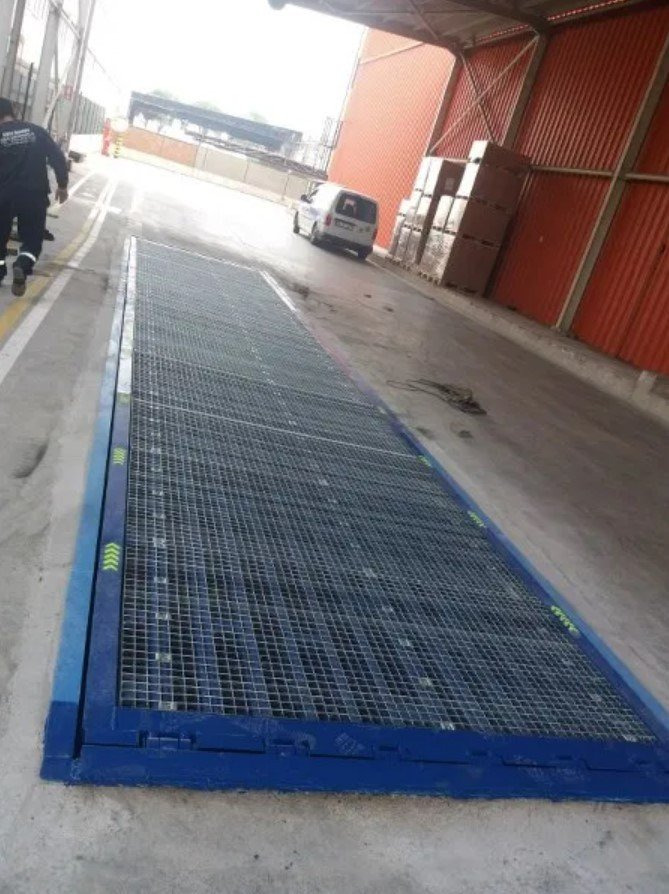 Embeded loading ramp-Buried loading ramp with tilting lip.AZ RAMP-EASY ST-10T - Rampa de carga: foto 5 Embeded loading ramp-Buried loading ramp with tilting lip.AZ RAMP-EASY ST-10T - Rampa de carga: foto 5