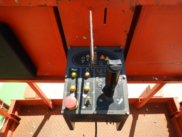 Plataforma de tijeras Used scissor Lift Diesel 4x4 JLG 260 MRT: foto 6
