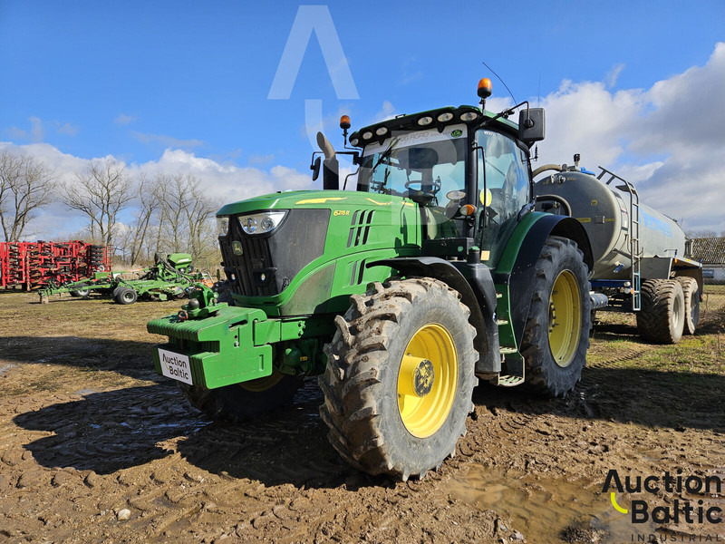 John Deere 6215 R - Tractor: foto 1 John Deere 6215 R - Tractor: foto 1