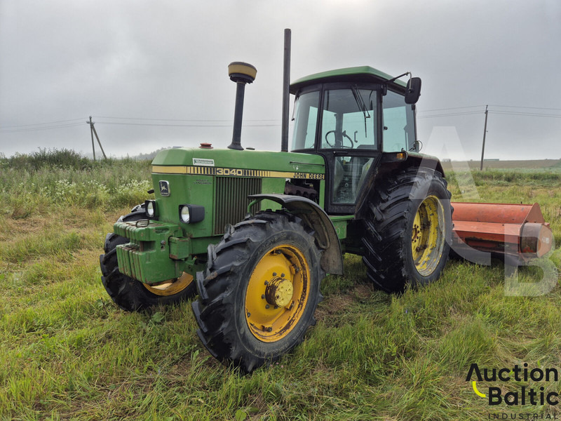 John Deere MFWD - Tractor: foto 2 John Deere MFWD - Tractor: foto 2