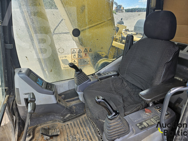 Excavadora de cadenas Komatsu PC240NLC-7K: foto 6