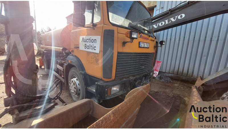 Maz 533731 - Camión cisterna: foto 2 Maz 533731 - Camión cisterna: foto 2