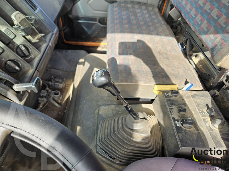 Camión volquete Mercedes-Benz 1820: foto 11