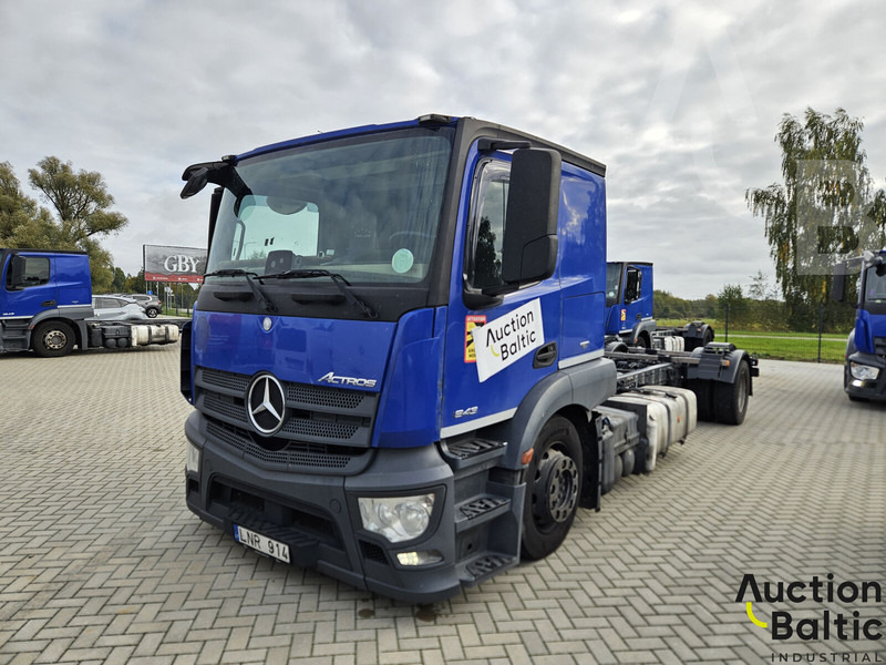 Mercedes-Benz Actros 1843 - Camión chasis: foto 2 Mercedes-Benz Actros 1843 - Camión chasis: foto 2