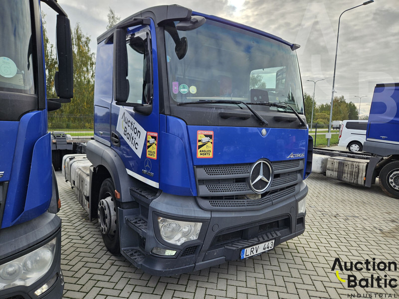 Mercedes-Benz Actros 1843 - Camión chasis: foto 2 Mercedes-Benz Actros 1843 - Camión chasis: foto 2