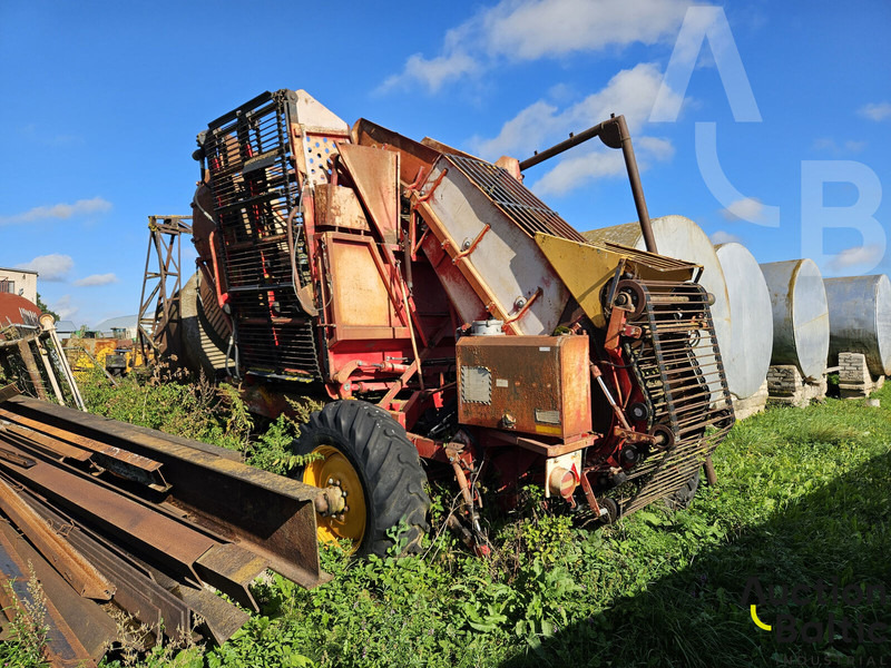 TIM Sugar beet harvester - Cosechadora de granos: foto 1 TIM Sugar beet harvester - Cosechadora de granos: foto 1