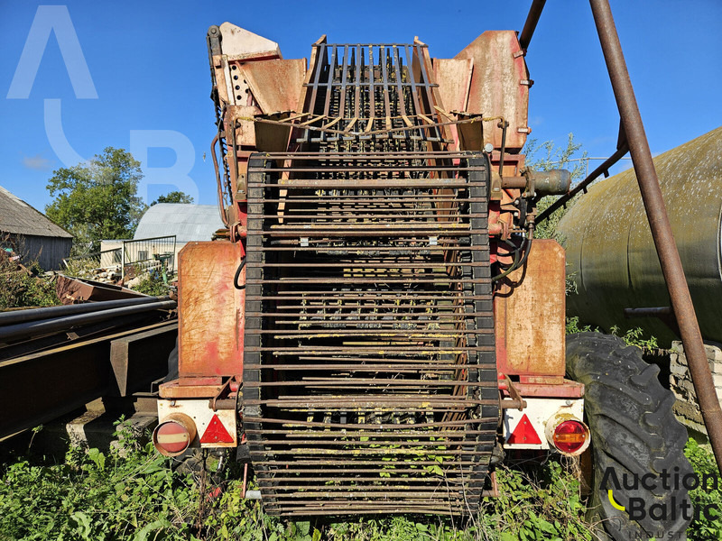 TIM Sugar beet harvester - Cosechadora de granos: foto 3 TIM Sugar beet harvester - Cosechadora de granos: foto 3