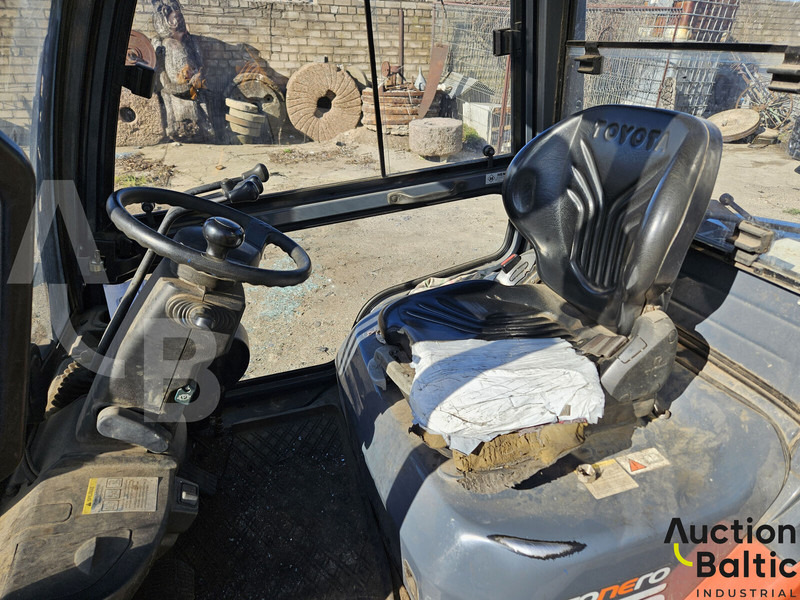 Toyota E 811 - Carretilla elevadora diésel: foto 5 Toyota E 811 - Carretilla elevadora diésel: foto 5