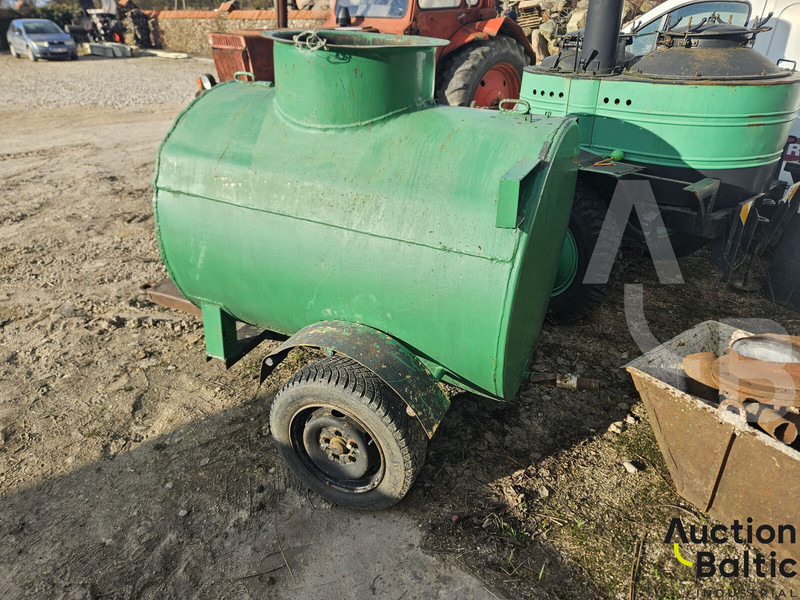 Trailer with tank - Remolque volquete: foto 2 Trailer with tank - Remolque volquete: foto 2