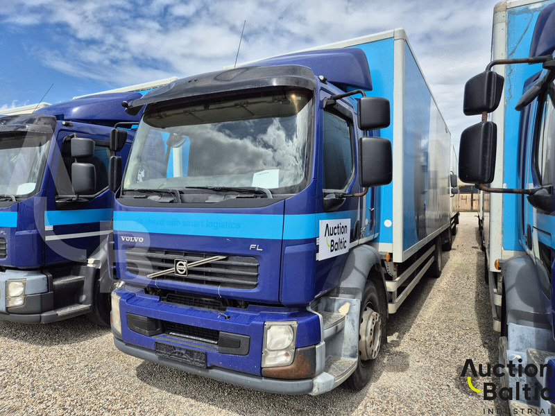Volvo FL240 - Camión caja cerrada: foto 1 Volvo FL240 - Camión caja cerrada: foto 1