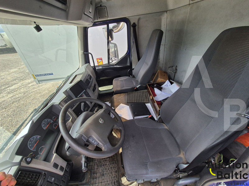 Volvo FL240 - Camión caja cerrada: foto 4 Volvo FL240 - Camión caja cerrada: foto 4