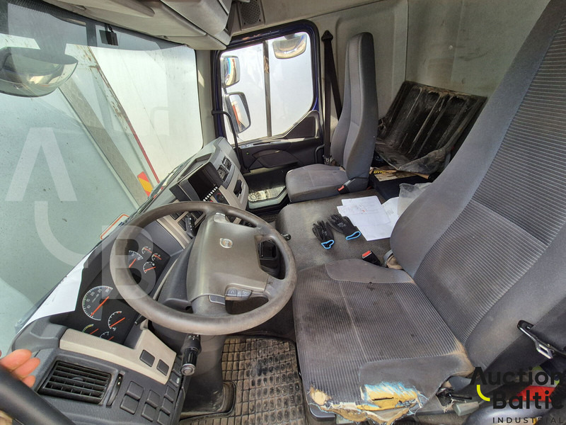 Volvo FL240 - Camión caja cerrada: foto 4 Volvo FL240 - Camión caja cerrada: foto 4